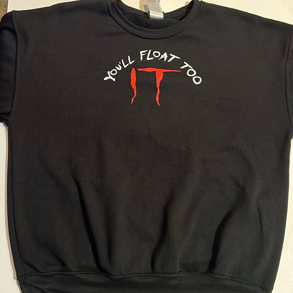 It you’ll float too pennywise sweatshirt size M